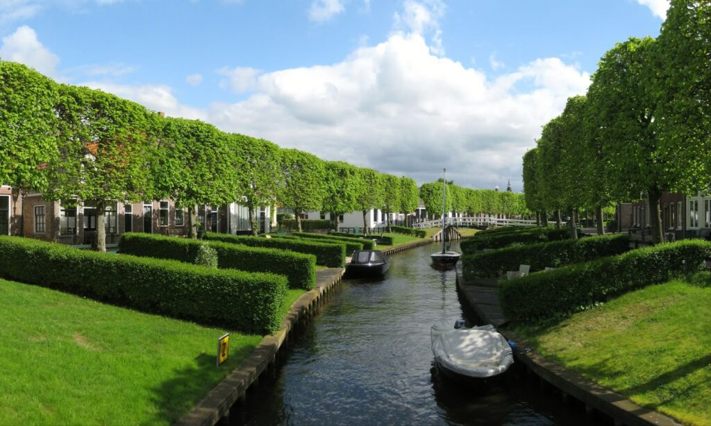 IJlst Friesland als historisch stadje vol water cultuur en ambacht